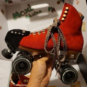 Size 9 Moxi Lolly skates in Poppy Red